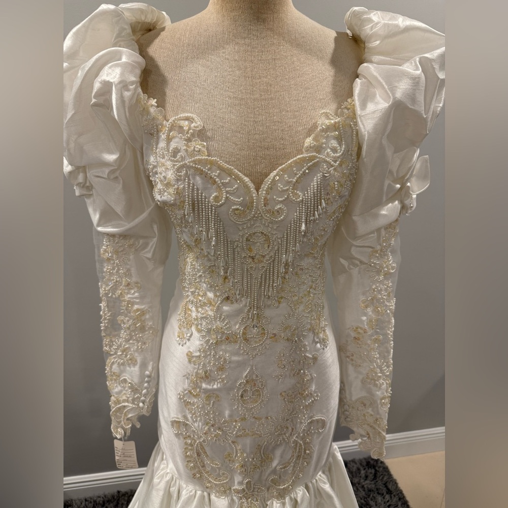 👰🏼VTG Elegant White Beaded Wedding Dress Mermaid style sheer beaded sleeves Sz 2